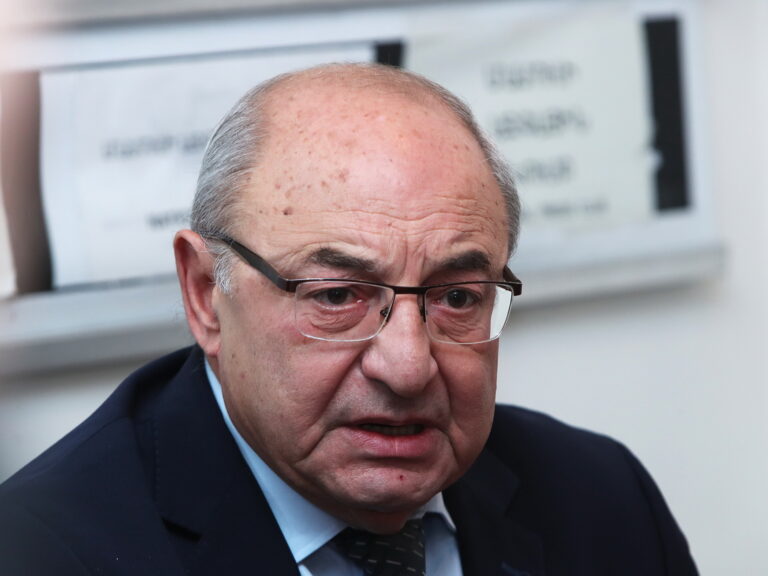 Вазгена Манукяна судят за призывы к «захвату власти»
