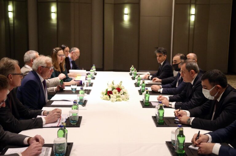 «Вместо того, чтобы осудить Азербайджан, который держит Арцах в холоде, ЕС покупает еще больше газа из Баку»: Жан-Кристоф Бюиссон