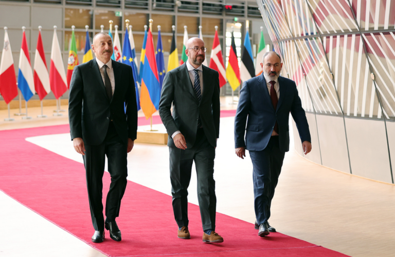 Пашинян зафиксировал передачу Арцаха Азербайджану: эксперты об итогах встречи в Брюсселе