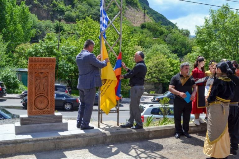 В Алаверди возвели хачкар в память о жертвах Геноцида понтийских греков: символ братства Греции и Армении