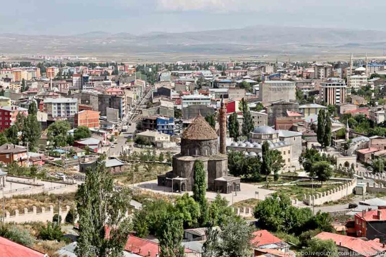 В Армению могут хлынуть безработные турки: жители приграничного Карса требуют открытия наземных КПП