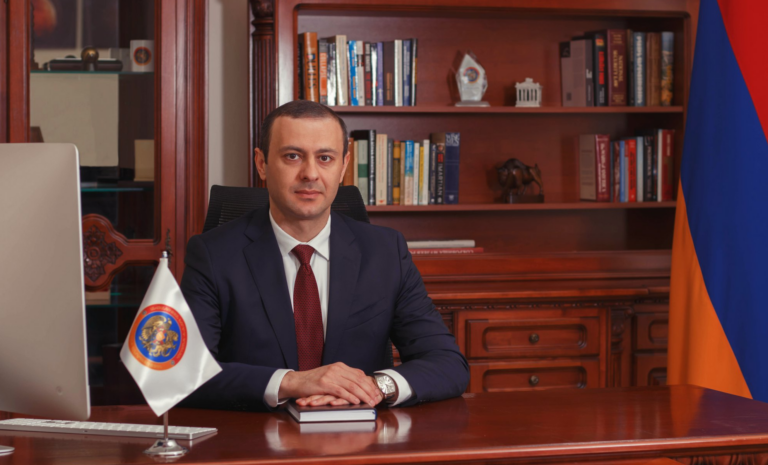 Власти Армении ставят под угрозу население Арцаха и обвиняют в бездействии остальных