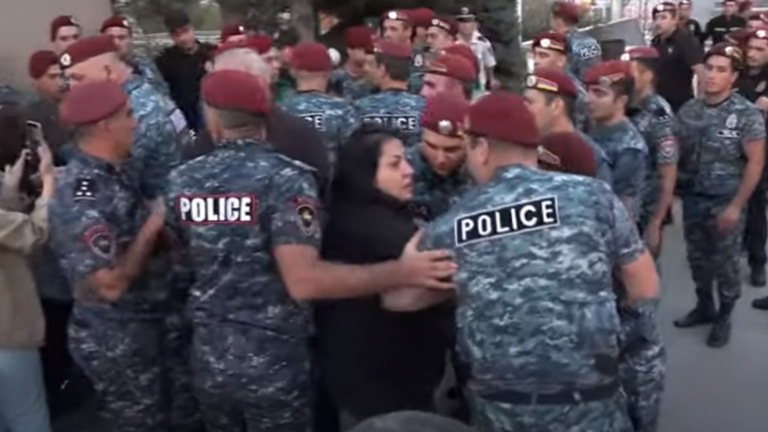 Родителей погибших военнослужащих втянули в новый скандал